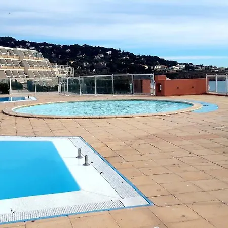Face A La Mer Apartment *